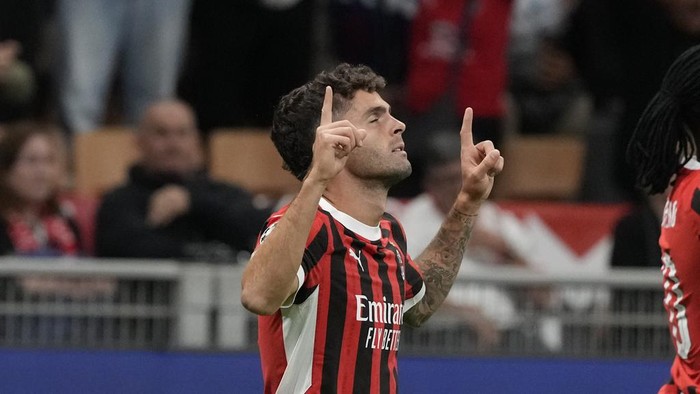 AC Milans Christian Pulisic celebrates scoring his sides opening goal during the Champions League opening phase soccer match between AC Milan and Liverpool at the San Siro stadium in Milan, Italy, Tuesday, Sept. 17, 2024. (AP Photo/Luca Bruno)