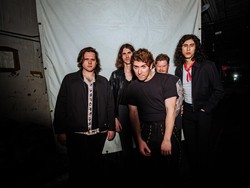 Video: Penampilan Band Rock Culture Wars Buka Konser LANY Jakarta