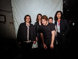 Video: Penampilan Band Rock Culture Wars Buka Konser LANY Jakarta Video: Penampilan Band Rock Culture Wars Buka Konser LANY Jakarta