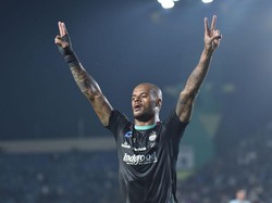 Beckham dan David Bawa Persib Ungguli Persita di Babak Pertama