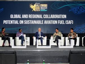 Luhut Bertemu Mantan PM Inggris, Bahas Bahan Bakar Penerbangan Berkelanjutan Luhut Bertemu Mantan PM Inggris, Bahas Bahan Bakar Penerbangan Berkelanjutan