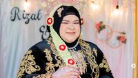 10 Foto Gaya Hijab Atlet Angkat Besi Nurul Akmal Saat Menikah, Bikin Pangling