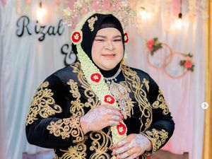10 Foto Gaya Hijab Atlet Angkat Besi Nurul Akmal Saat Menikah, Bikin Pangling 10 Foto Gaya Hijab Atlet Angkat Besi Nurul Akmal Saat Menikah, Bikin Pangling