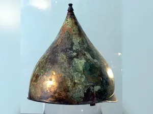 Helm Kuno Bangsa Celtic Ditemukan di Negara Ini, Usianya 2.300 Tahun Helm Kuno Bangsa Celtic Ditemukan di Negara Ini, Usianya 2.300 Tahun