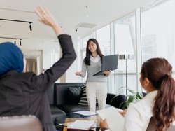 10 Cara agar Tidak Berkeringat Saat Presentasi, Anti Gugup dan Gemetar!