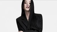 7 Gaya Jisoo BLACKPINK Jadi Bintang Iklan Dior, Edgy Serba Hitam