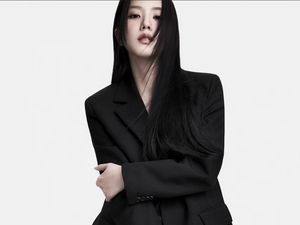 7 Gaya Jisoo BLACKPINK Jadi Bintang Iklan Dior, Edgy Serba Hitam 7 Gaya Jisoo BLACKPINK Jadi Bintang Iklan Dior, Edgy Serba Hitam