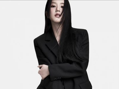 7 Gaya Jisoo BLACKPINK Jadi Bintang Iklan Dior, Edgy Serba Hitam