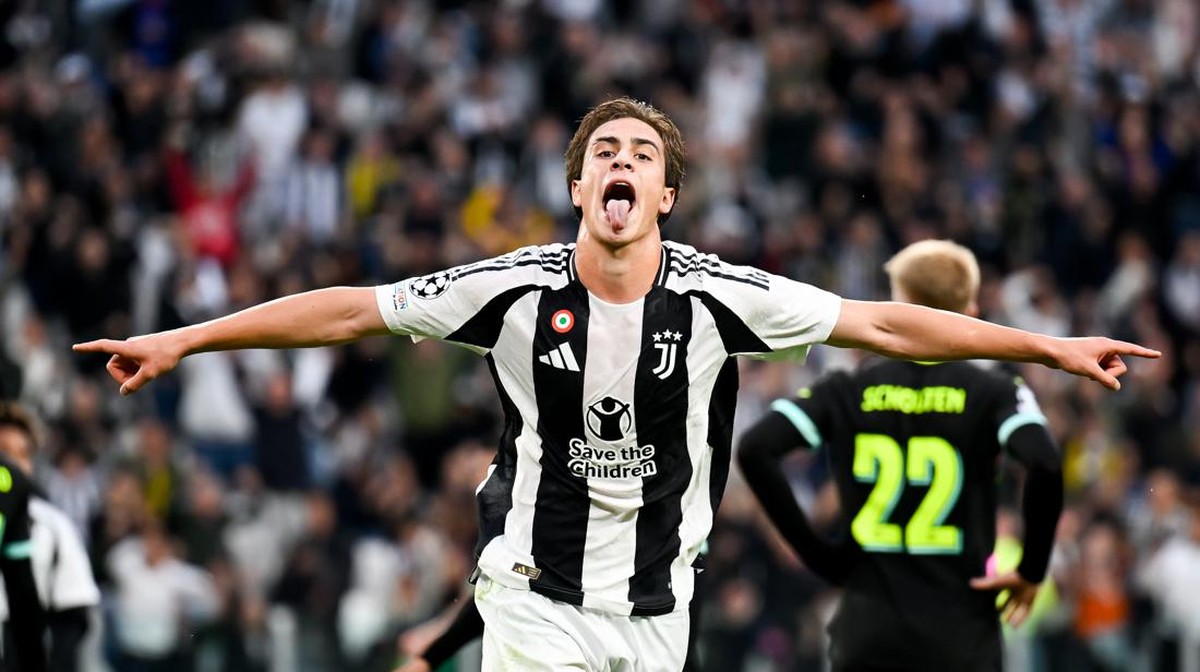 Kenan Yildiz meniru selebrasi ala Alessandro Del Piero usai menjebol gawang PSV Eindhoven. Foto: Juventus FC via Getty Images/Daniele Badolato - Juventus FC