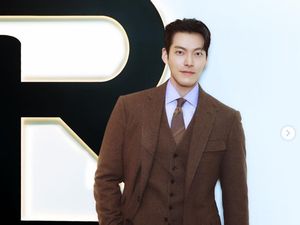 Kim Woo Bin Ungkap Perasaan Saat Didiagnosa Kanker, Hidupnya Tersisa 6 Bulan Kim Woo Bin Ungkap Perasaan Saat Didiagnosa Kanker, Hidupnya Tersisa 6 Bulan