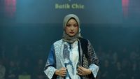 Foto: 8 Koleksi Busana Batik dari Kain Sutra Garut Ditampilkan di Paris