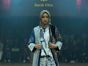 Foto: 8 Koleksi Busana Batik dari Kain Sutra Garut Ditampilkan di Paris Foto: 8 Koleksi Busana Batik dari Kain Sutra Garut Ditampilkan di Paris