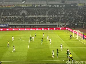 Hasil Liga 1: Comeback! Persebaya Kalahkan Persis 2-1 Hasil Liga 1: Comeback! Persebaya Kalahkan Persis 2-1