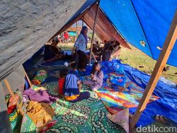 Warga Kertasari: Saya Pilih Tidur di Tenda, Di Rumah Takut Juga Euy