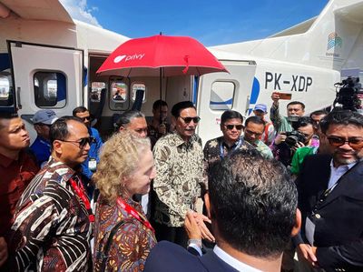 Luhut Cek Pesawat N219 yang Mejeng di Bali Airshow