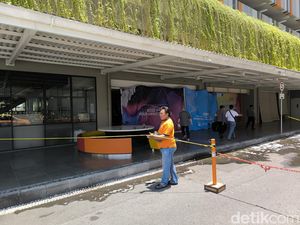 Detik-detik Mahasiswi UC Lompat dari Lantai 22 Gedung Kampus Detik-detik Mahasiswi UC Lompat dari Lantai 22 Gedung Kampus