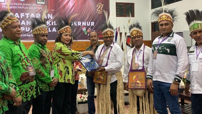 Pasangan kandidat Gubernur dan Wakil Gubernur Papua Selatan, Nikolaus Kondomo dan Baidin Kurita