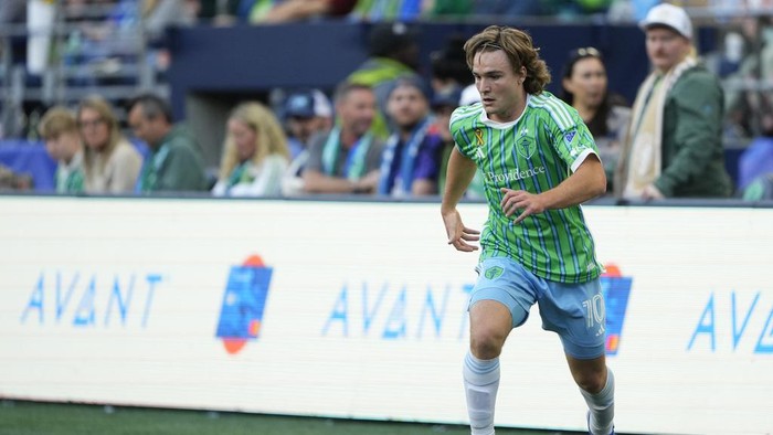 Seattle Sounders forward Pedro De La Vega moves the ball against Sporting Kansas City during the second half of an MLS soccer match Sunday, Sept. 15, 2024, in Seattle. The Sounders won 2-0. (AP Photo/Lindsey Wasson)