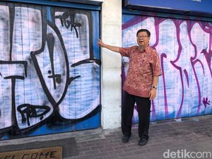 Viral 2 Bule Corat-coret Tembok Toko di Jetis Jogja Subuh-subuh Viral 2 Bule Corat-coret Tembok Toko di Jetis Jogja Subuh-subuh