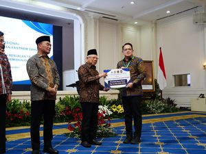 Tekan Kemiskinan Ekstrem, Pemprov Jatim Terima Insentif Fiskal Rp 6,2 M Tekan Kemiskinan Ekstrem, Pemprov Jatim Terima Insentif Fiskal Rp 6,2 M