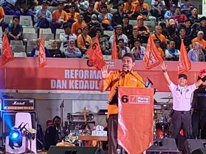 Buruh Tuntut UMP Tahun 2025 Naik 10%! Buruh Tuntut UMP Tahun 2025 Naik 10%!