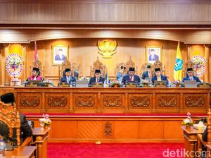 Gantikan Parwata, Anom Gumanti Resmi Dilantik sebagai Ketua DPRD Badung