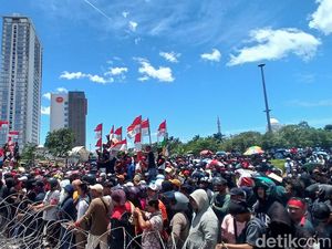 Ribuan Warga Tanjung Uncang Batam Blokade Jalan, Demo Minta Air bersih