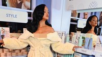 Perusahaan Jay-Z Disebut akan Beli 50% Saham Fenty Beauty Milik Rihanna
