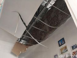 Potret Kerusakan Rumah Warga Garut Imbas Gempa M 4.9 Bandung Potret Kerusakan Rumah Warga Garut Imbas Gempa M 4.9 Bandung