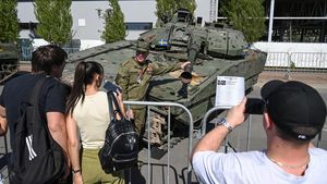 Rusia Pamer Tank hingga Senjata yang Disita dari Ukraina