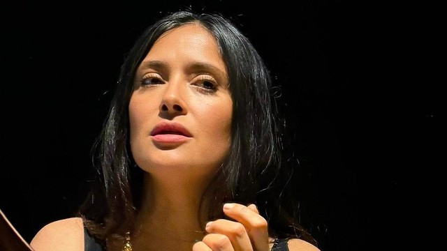Berita Seputar Selebriti Insertlive Terkini : Pahitnya Cerita Salma Hayek Jadi Korban Predator Hollywood