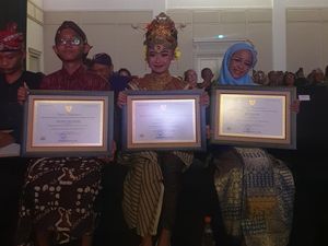 Keren! 3 Anak Ini Terima Penghargaan Anugerah Kebudayaan Indonesia 2024 Keren! 3 Anak Ini Terima Penghargaan Anugerah Kebudayaan Indonesia 2024
