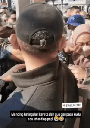Viral Padatnya Stasiun Duri Picu Penumpang KRL Saling Teriak, KCI Minta Maaf Viral Padatnya Stasiun Duri Picu Penumpang KRL Saling Teriak, KCI Minta Maaf