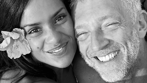 7 Momen Mesra Aktor dan Kekasih yang Kini Hamil, Beda Usia 30 Tahun Disorot