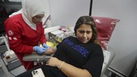 Warga Donorkan Darah untuk Korban Ledakan Pager di Lebanon
