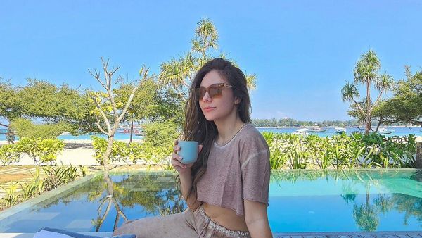 Foto: Cantiknya Wulan Guritno Saat Liburan di Gili Meno