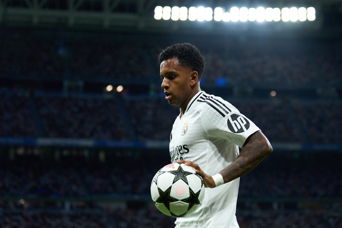 MADRID, SPAIN - SEPTEMBER 17: Rodrygo Goes of Real Madrid looks on during the UEFA Champions League 2024/25 League Phase MD1 match between Real Madrid CF and VfB Stuttgart at Estadio Santiago Bernabeu on September 17, 2024 in Madrid, Spain. (Photo by Angel Martinez/Getty Images)