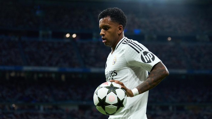 MADRID, SPAIN - SEPTEMBER 17: Rodrygo Goes of Real Madrid looks on during the UEFA Champions League 2024/25 League Phase MD1 match between Real Madrid CF and VfB Stuttgart at Estadio Santiago Bernabeu on September 17, 2024 in Madrid, Spain. (Photo by Angel Martinez/Getty Images)