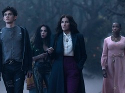 Kathryn Hahn Sebut Agatha Itu Kayak Bawang