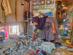 Derita Ai Julaeha Rumahnya Rusak oleh Gempa Bandung Derita Ai Julaeha Rumahnya Rusak oleh Gempa Bandung