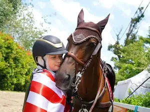 7 Potret Putri Irfan Hakim Ukir Prestasi di PON 2024, Raih Emas dari Berkuda