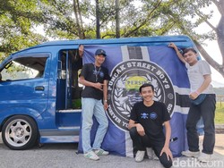 Angkot Biru dari Puncak Bogor dan Cara Coki cs Dukung Persib