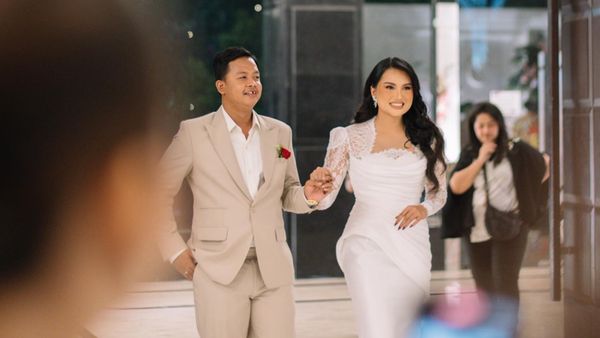8 Foto Pernikahan Dustin Tiffani & Ditha Rizky, Gelar Resepsi Hingga 4 Kali