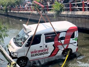Fakta Ngenes Sopir Wira Wiri Suroboyo Banting Setir Berujung Nyemplung Sungai Fakta Ngenes Sopir Wira Wiri Suroboyo Banting Setir Berujung Nyemplung Sungai