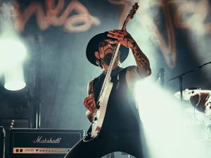 Dave Navarro Tegaskan Janes Addiction Gak Bakal Gelar Konser Reuni Lagi Dave Navarro Tegaskan Janes Addiction Gak Bakal Gelar Konser Reuni Lagi