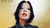 7 Gaya Jennie BLACKPINK Tampil Badass dengan Rambut Bob dan Baju Transparan