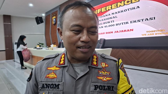 Kabid Humas Polda Riau Komisaris Besar Anom (Foto: Raja Adil Siregar)