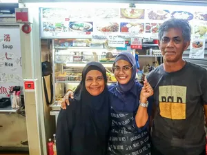 Ini Kedai Rawon Murah Meriah yang Laris Manis di Singapura Ini Kedai Rawon Murah Meriah yang Laris Manis di Singapura