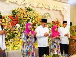 Jokowi di Surabaya: Kunjungan ke Pasar-Jadi Saksi Pernikahan Putra Khofifah