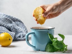 Ini Cara Peras Lemon Agar Airnya Keluar Melimpah